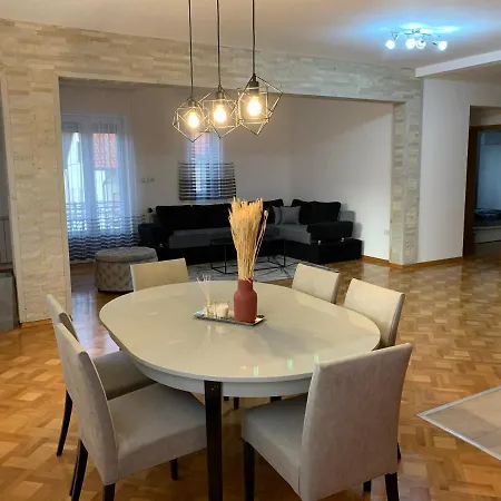 Gogic Apartment *