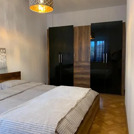 Apartment Gogic *