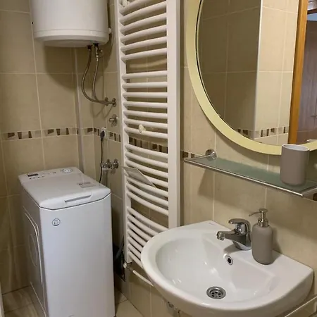 Apartment Gogic *
